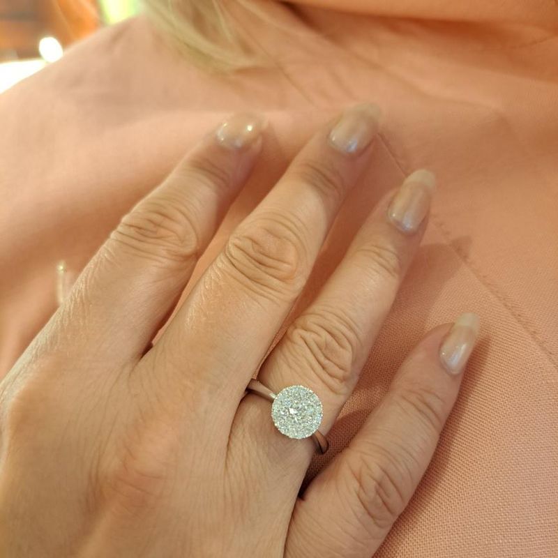 Forlovelsesring i hvitt med diamanter 0.50ct w.si