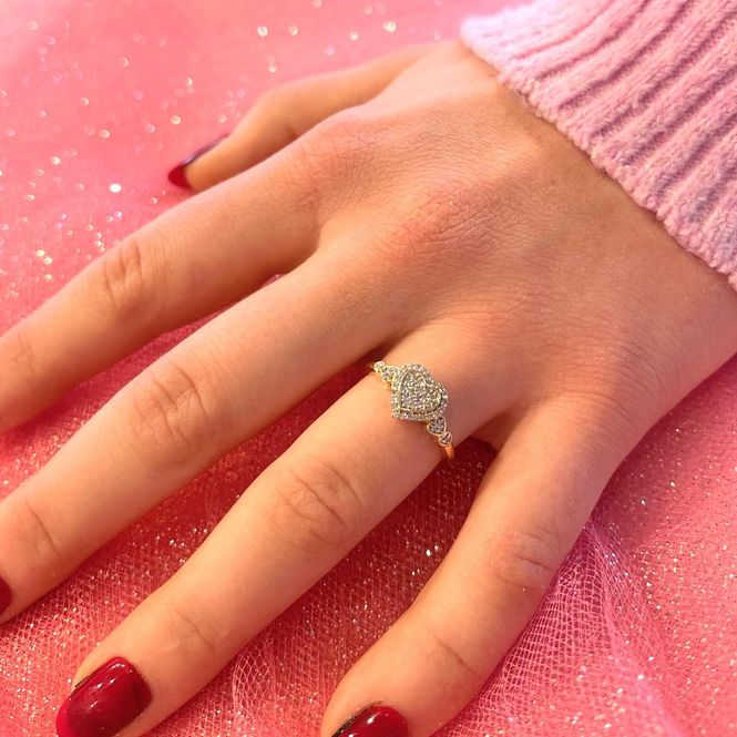 Hovedbilde Diamantring HEART DESIGN i gult gull med ...